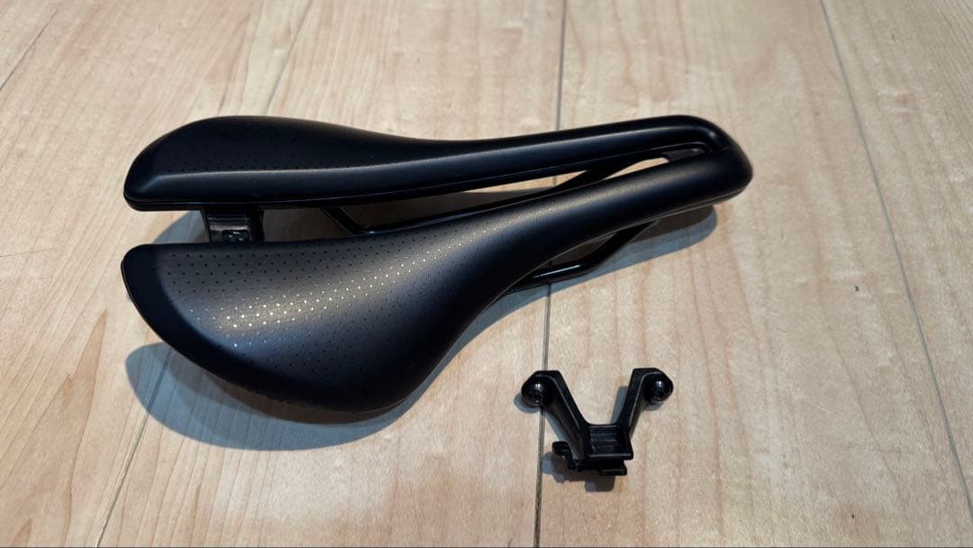 Bontrager AEOLUS COMP サドル　リアライトマウント付