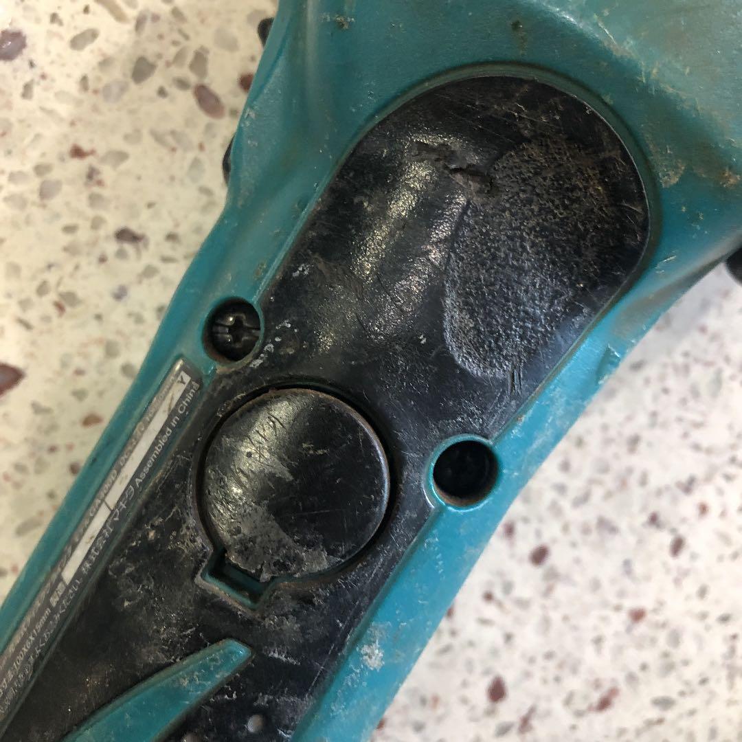マキタmakita GA400Dディスクグラインダー  サンダー本体のみ