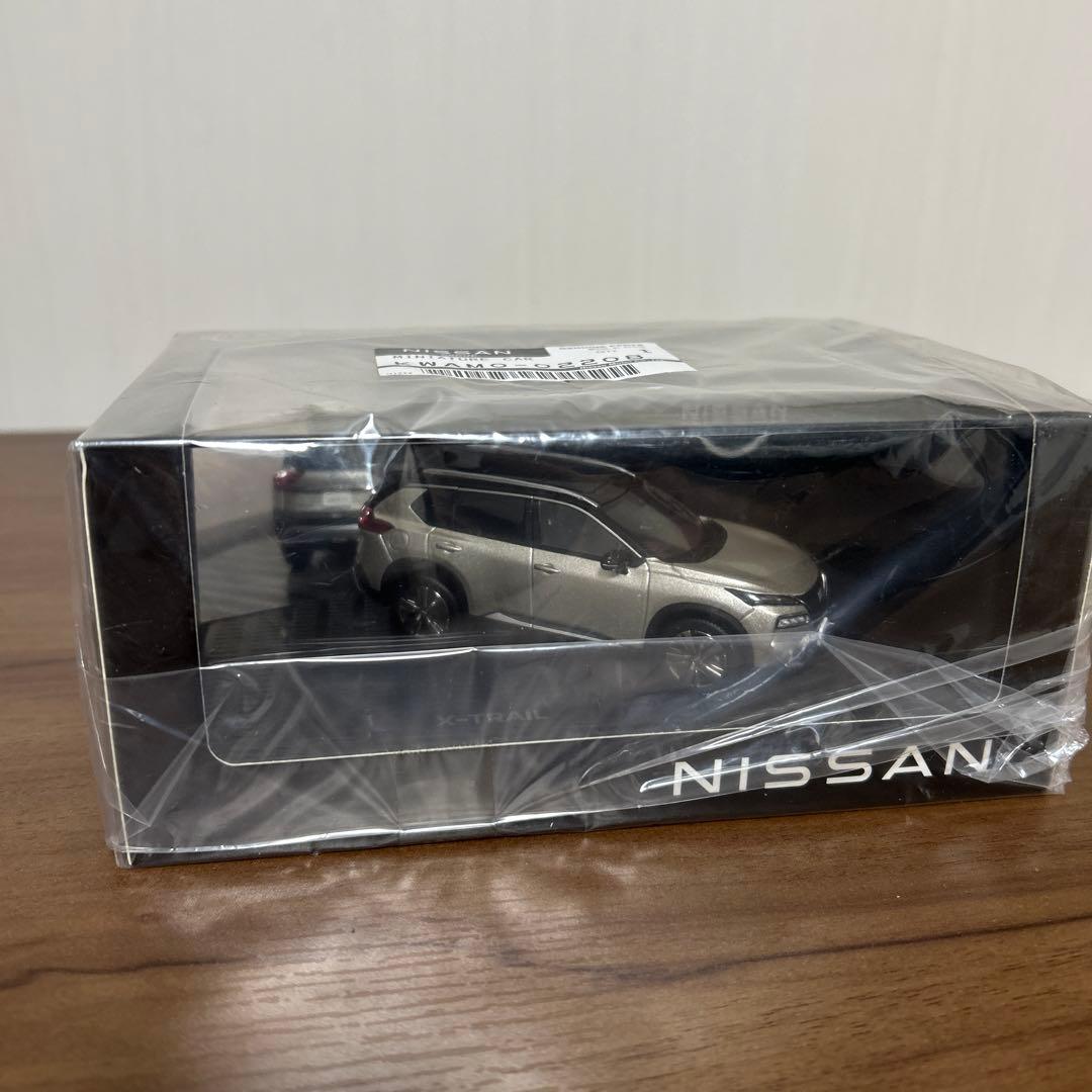 京商　NISSAN X-TRAIL 1/43 ミニカー　エクストレイル