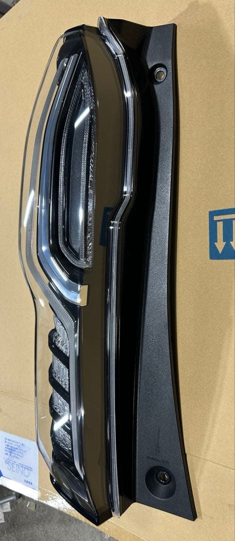 N-BOX JF3 左テールランプ