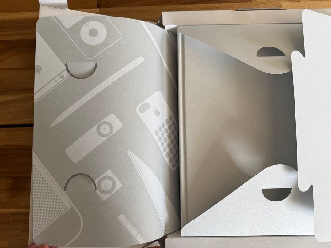 アート・デザイン・音楽 Designed by Apple in California