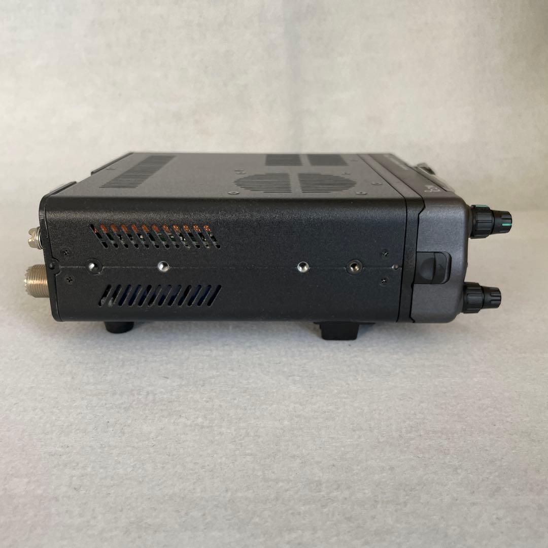 ICOM IC-7000M HF/VHF/UHF ALL MODE トランシーバ