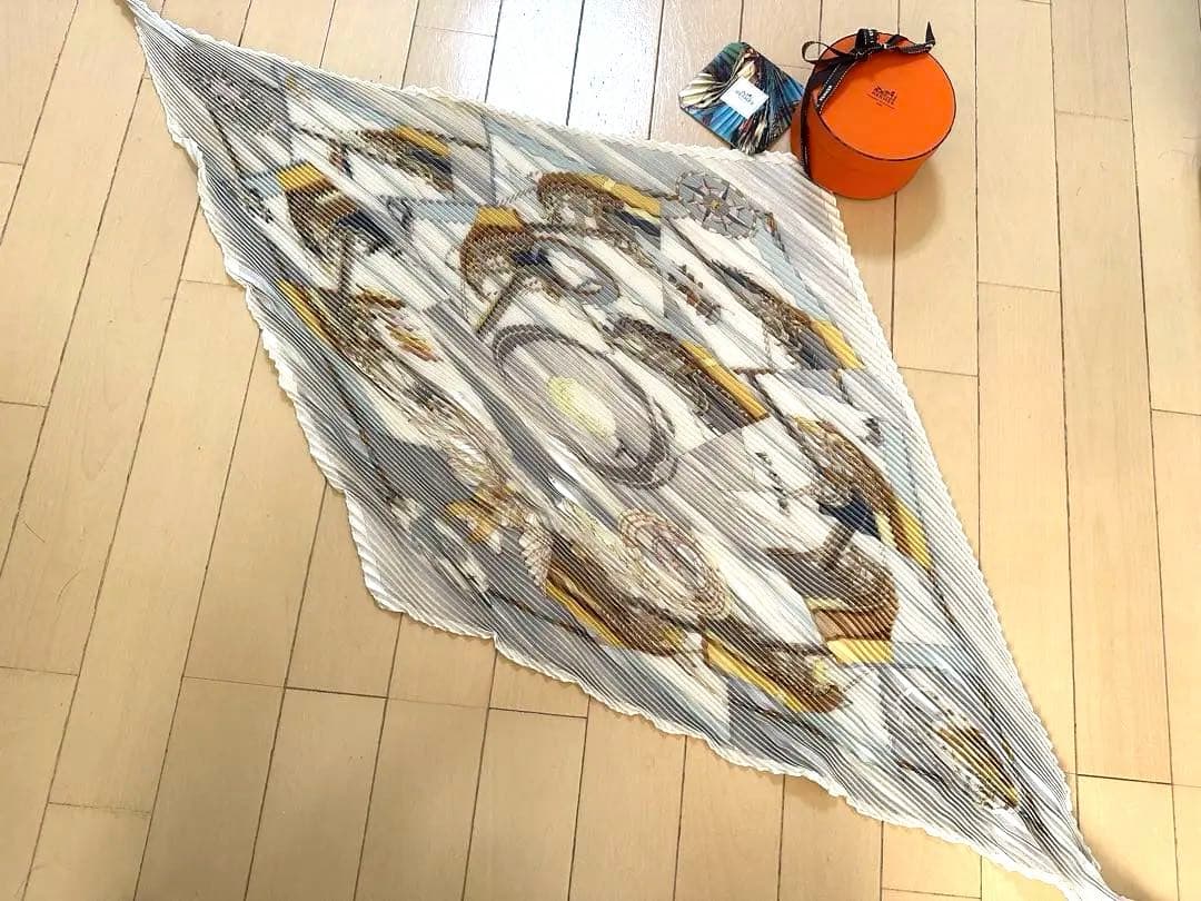 エルメス プリント柄 プリーツスカーフ