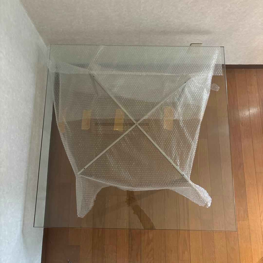 定価11万バルセロナガラステーブル
