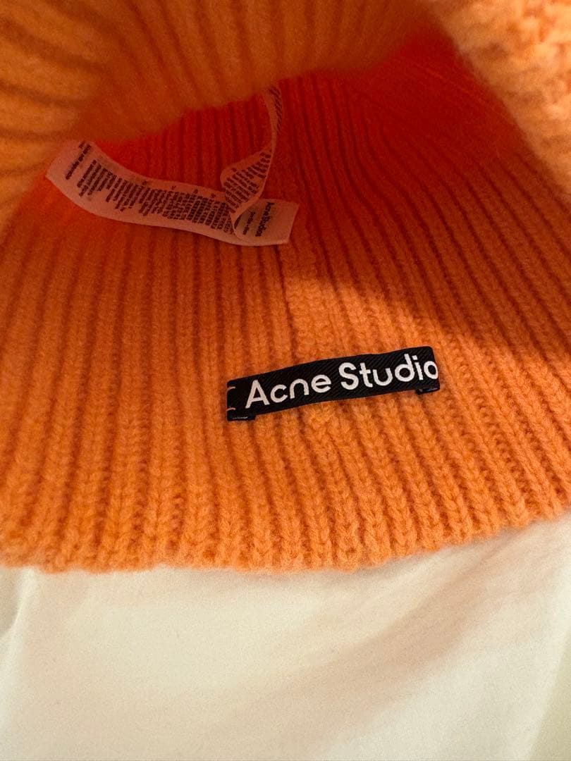 Acne Studio オレンジ ニット帽