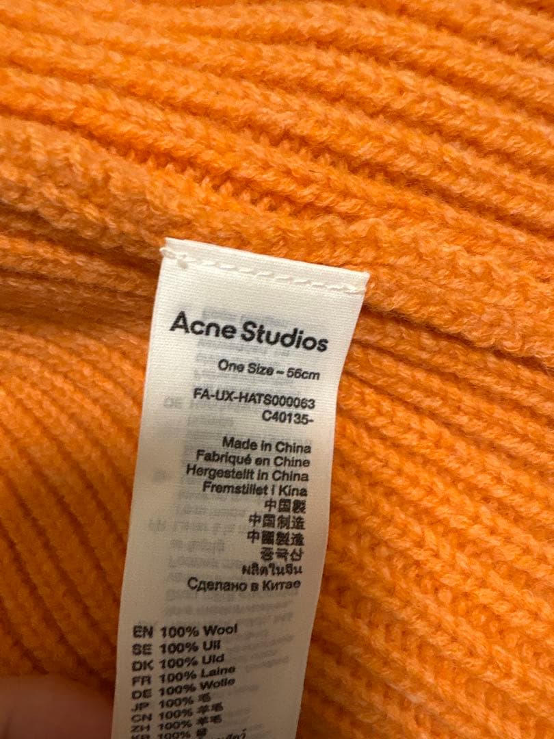 Acne Studio オレンジ ニット帽