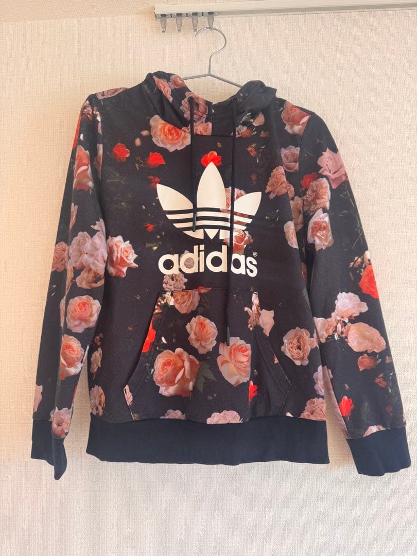 adidas originalsフラワープリント パーカー リタオラ