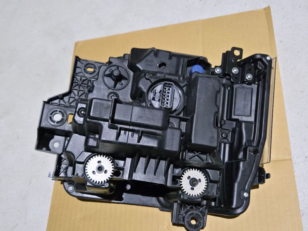 最終値下げ！ISUZUいすゞ新型フォワード Kタイプ 右ヘッドライト