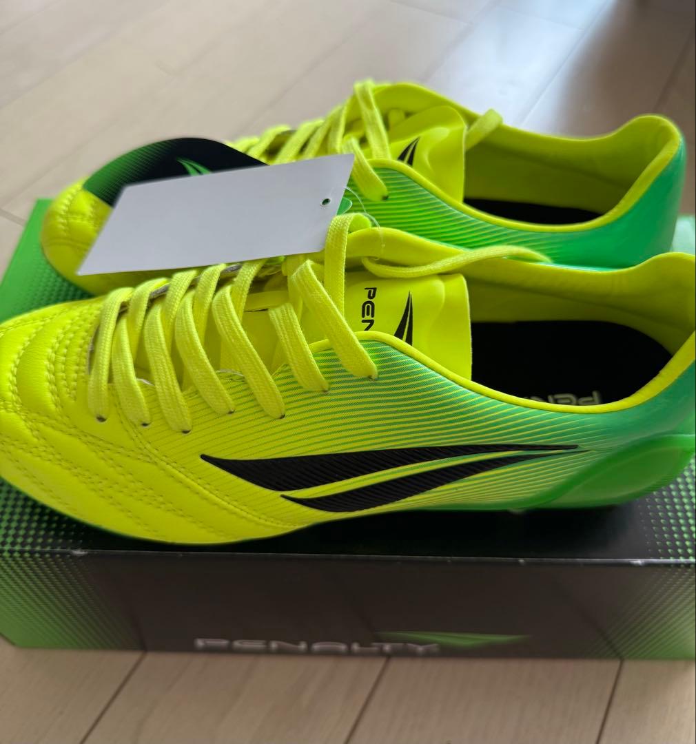新品タグ付き　ペナルティ　サッカースパイク　24.5