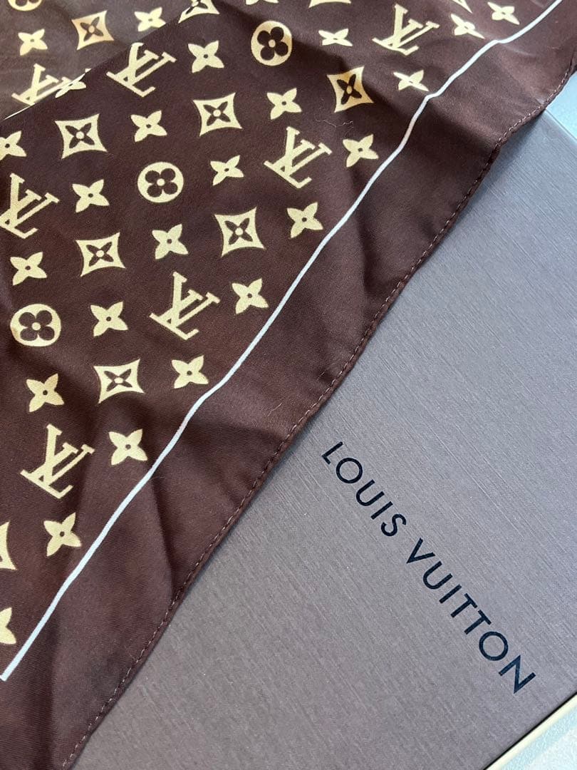 【新品未使用】Louis Vuitton モノグラム　バンダナ　シルク100%