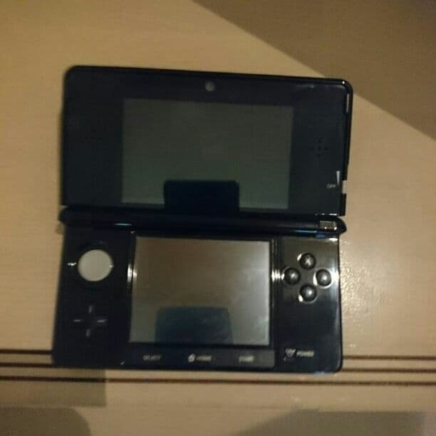 Nintendo3DS 黒 充電器つき