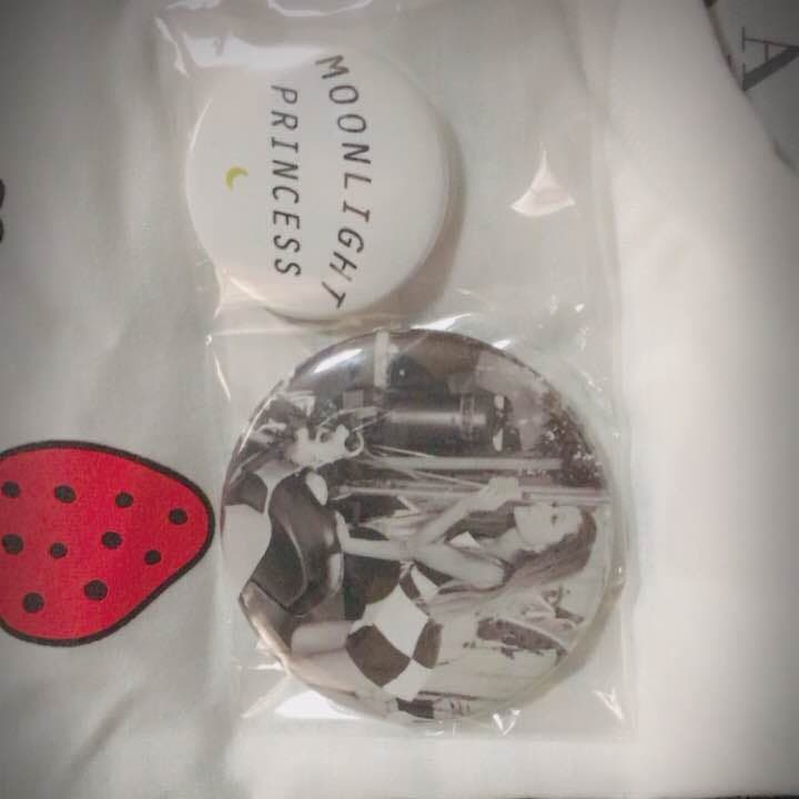 まとめ売り アリアナ CD Ｔシャツ 缶バッチ