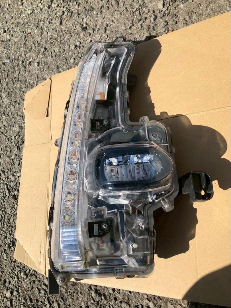 【美品】プリウスPHV ZVW52 純正　フォグランプ　加工ベース