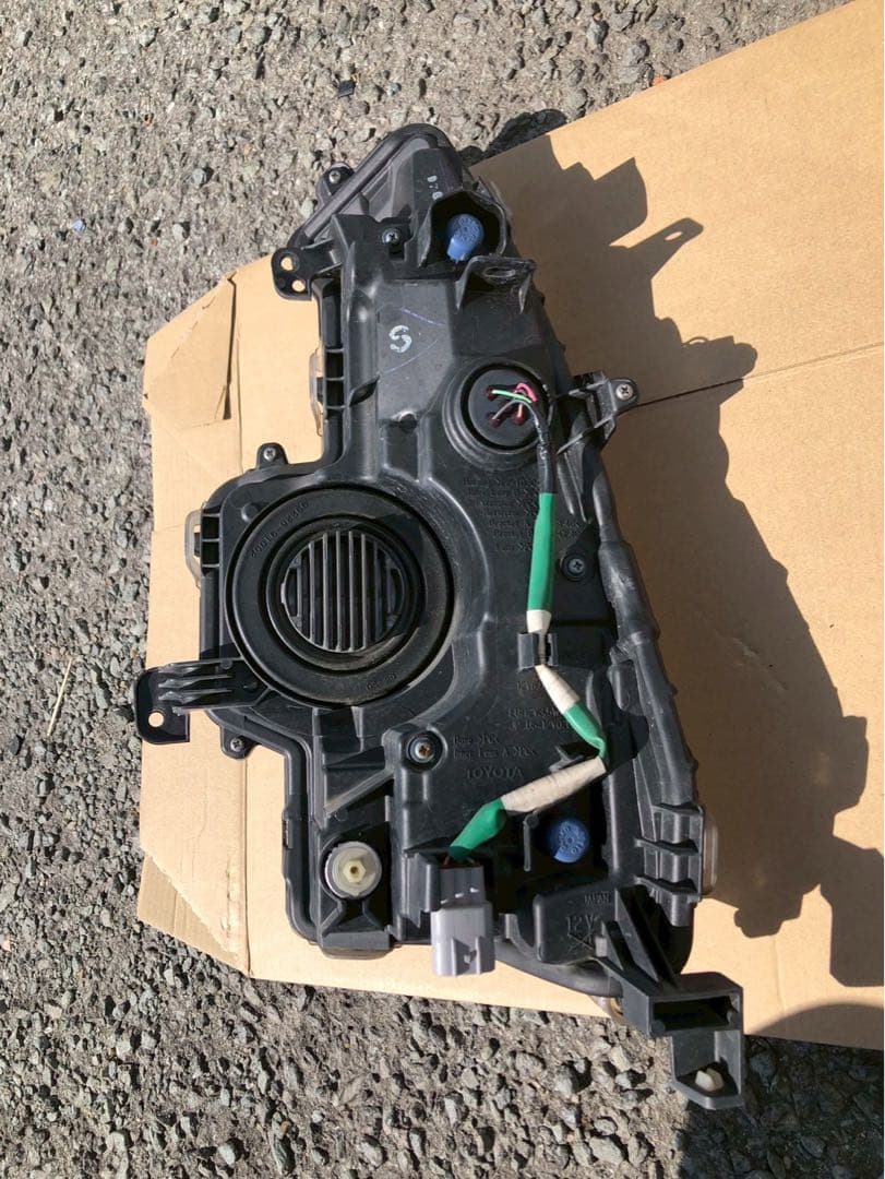 【美品】プリウスPHV ZVW52 純正　フォグランプ　加工ベース