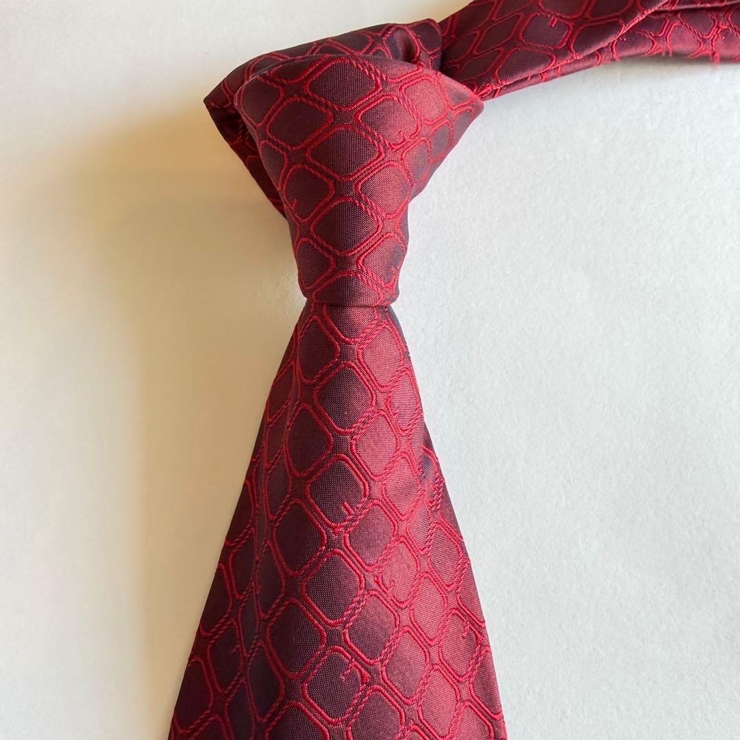 GUCCI グッチ　バーガンディー　幾何学模様 四角模様　総柄　ネクタイ 光沢感