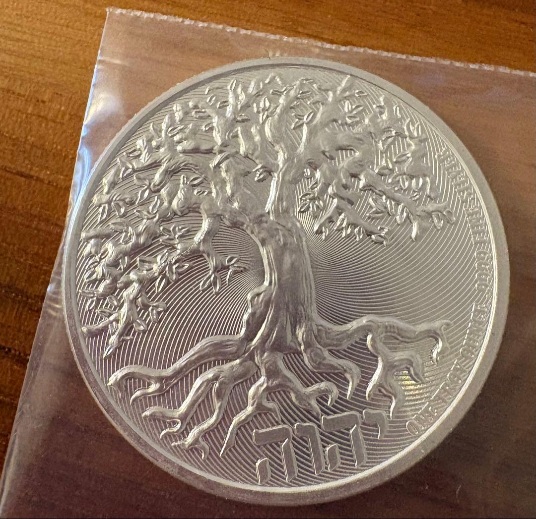 2020年 ニウエ　生命の樹　エリザベス女王 銀貨