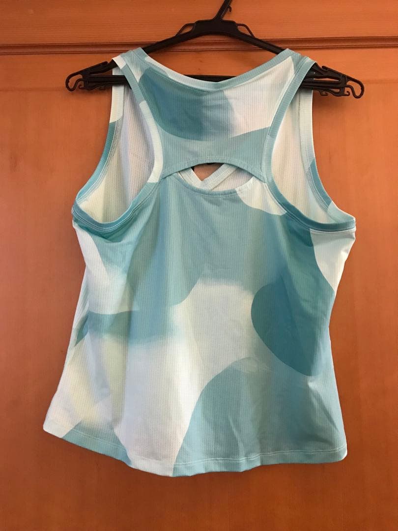 ナイキ　テニスウェア　緑色柄タンクトップ　US-Sサイズ　新品