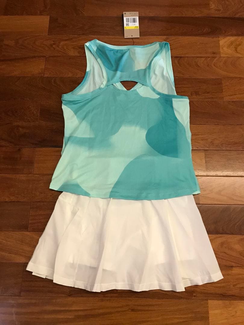 ナイキ　テニスウェア　緑色柄タンクトップ　US-Sサイズ　新品
