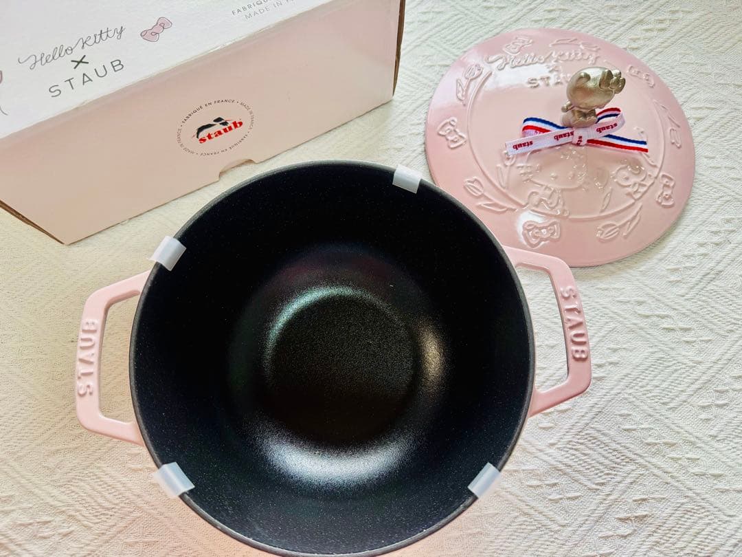 staub ストウブ ハローキティコラボ　20cm ワナベ セット