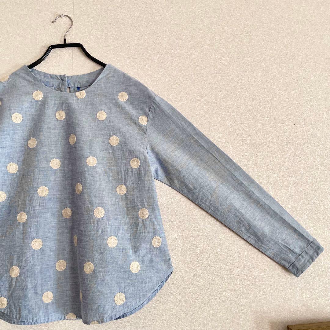 パラスパレス　刺繍ドット柄　シャンブレーブラウス