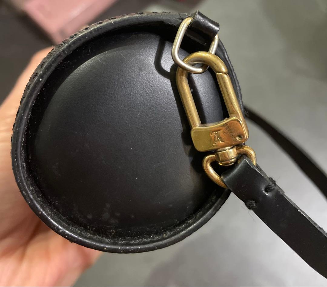 LOUIS VUITTON エピレザー シリンダー型ミニポーチ