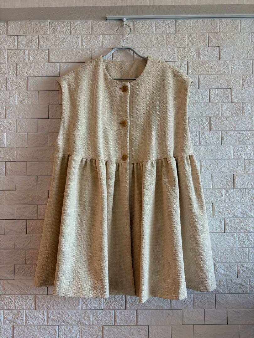 60%off！BEARDSLEY・LIVETART⭐︎新型ペプラムギャザージレ