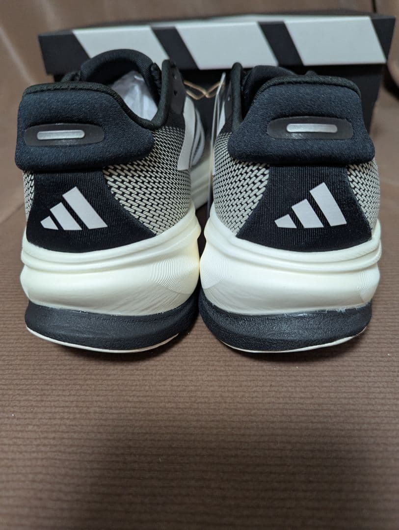 新品27.5cmアディダス ランニング スーパーノヴァ