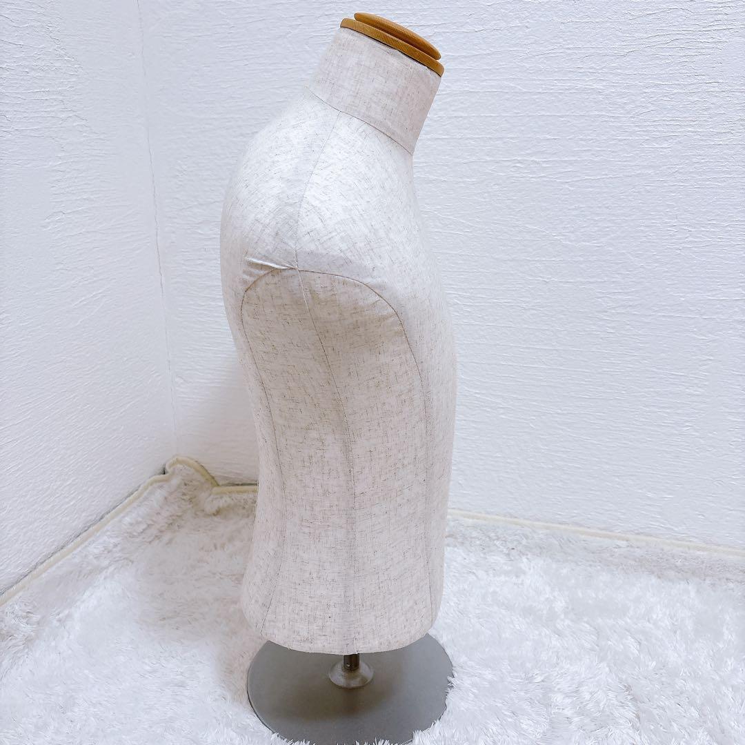 【美品】トルソー 布製ベージュマネキン 土台付き 男性 上半身 木製首 撮影用