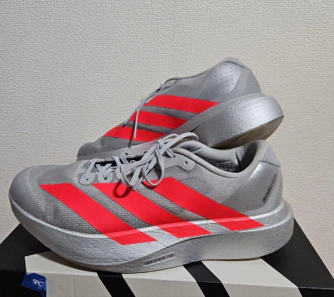 adidas adizero EVO SL 27.5 シルバー/レッド