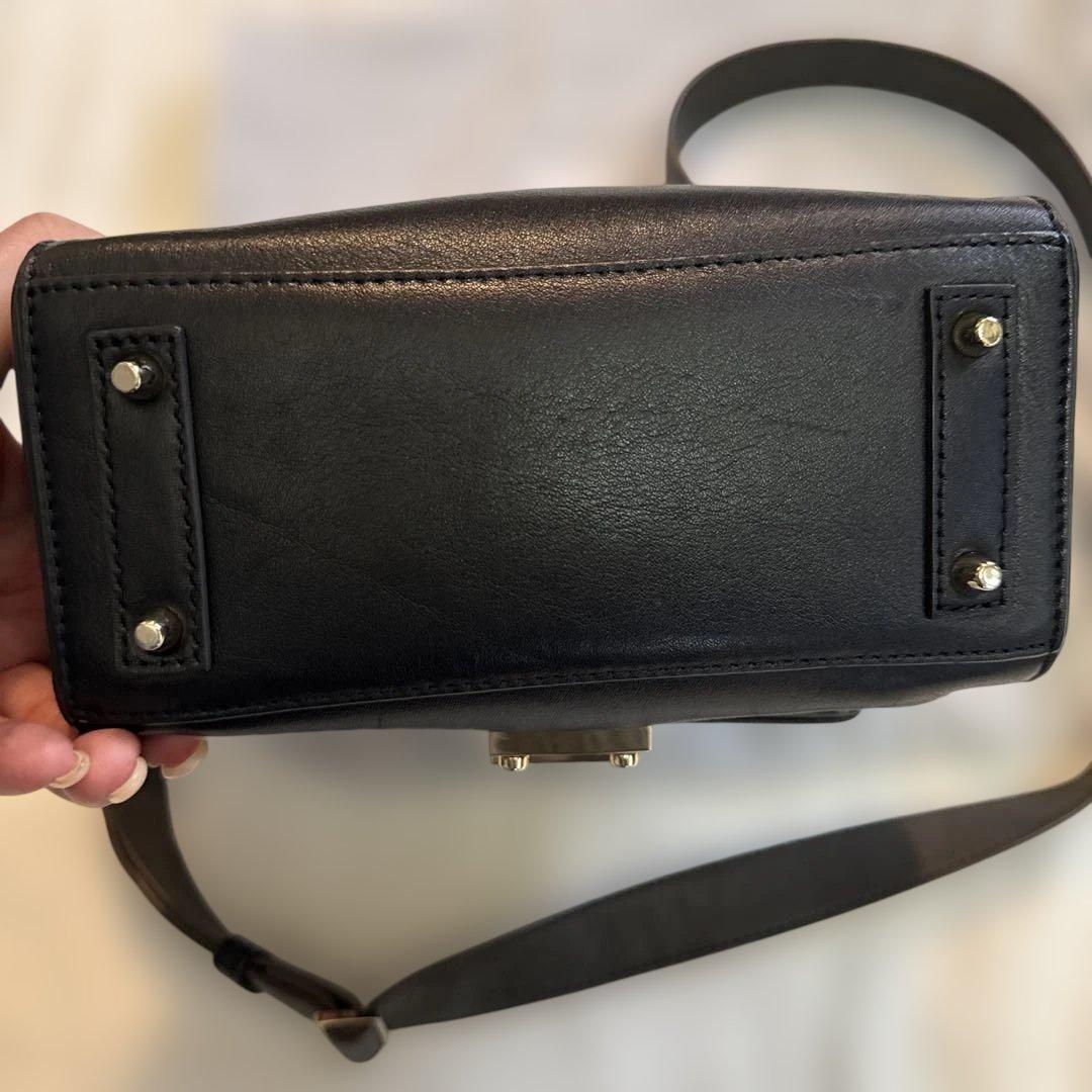 Anya Hindmarch Carker（カーカー）ショルダーバッグ