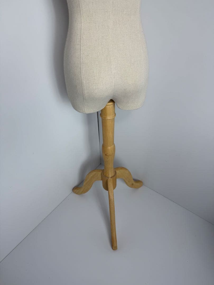 良品　レディース トルソー マネキン　 ディスプレイ