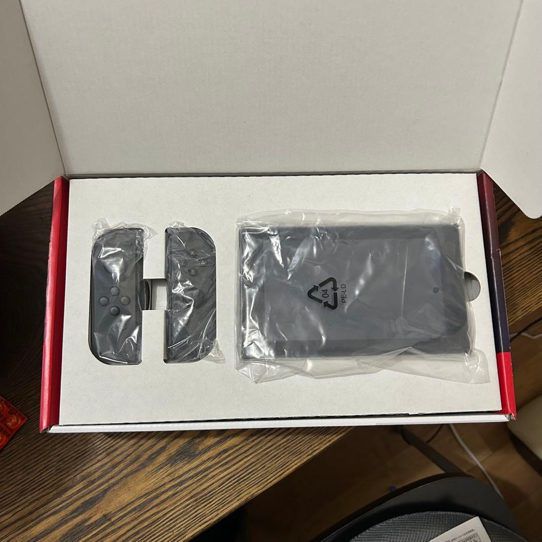美品　Nintendo Switch 本体　付属品完備　グレー　　使用少ない
