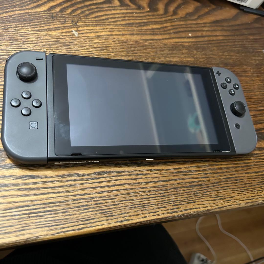 美品　Nintendo Switch 本体　付属品完備　グレー　　使用少ない