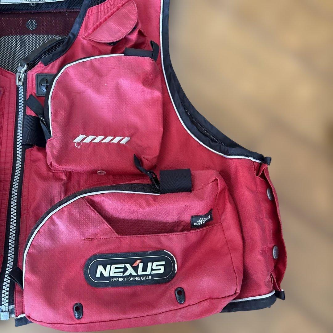 NEXUS フィッシングベスト 赤 SHIMANO とRIUERSON
