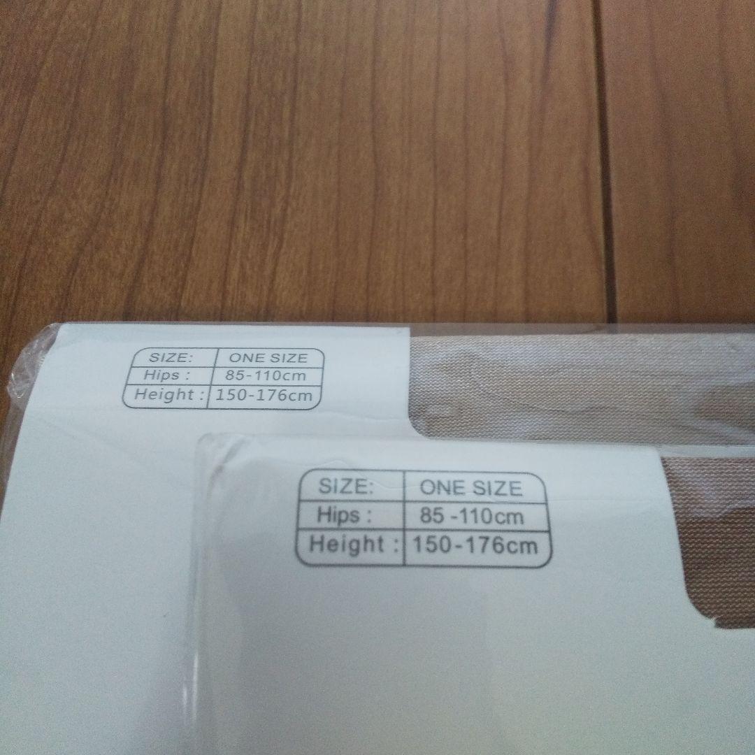 【２足】かなり光沢の強いタイツ