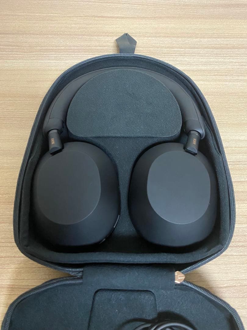 【極美品】SONY WH-1000XM5 ブラック ワイヤレスヘッドホン
