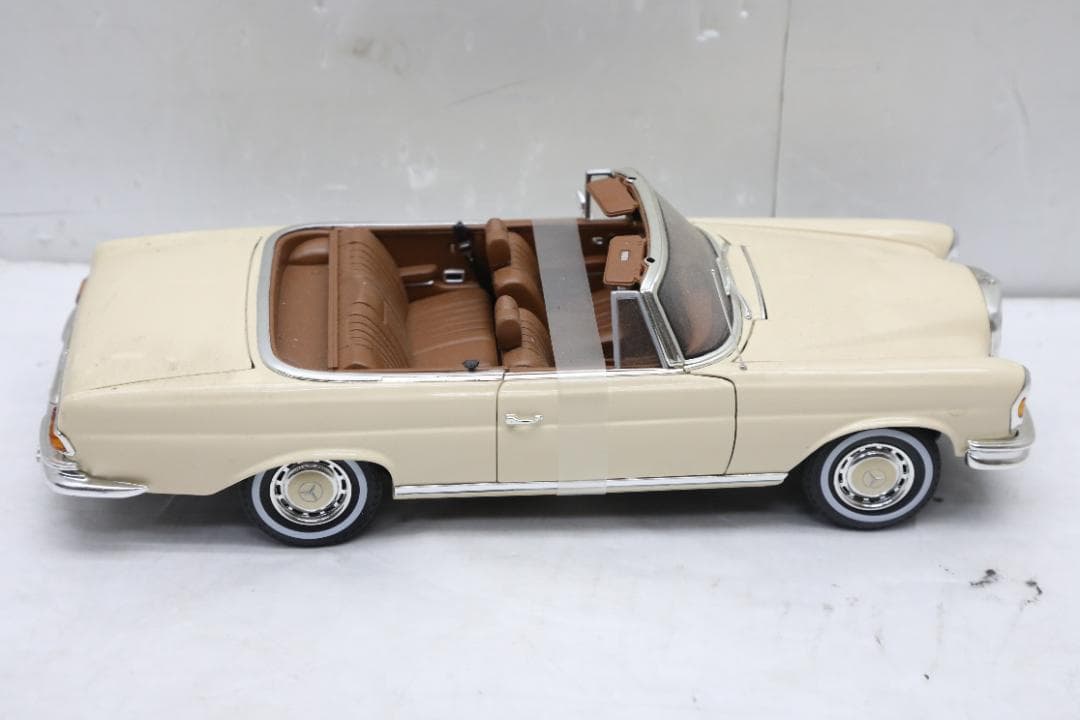 セ*カ様 メルセデス・ベンツ W111 280SE カブリオレ　ミニカー　　　#