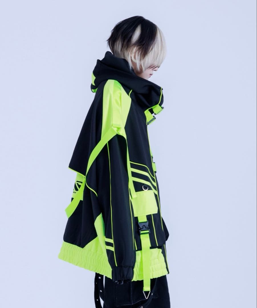 【極美品】REFLEM(レフレム) サイバー切替ハイネックジャージパーカー