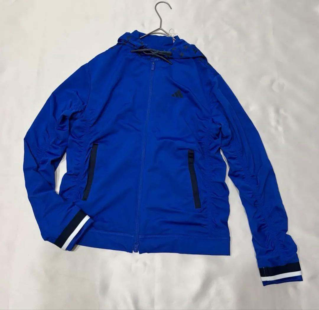 新品adidasゴルフ　シャーリングフーディー　ダンボールニットスカート　爽やか