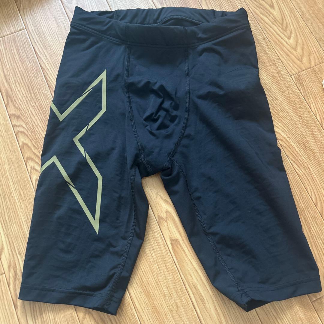 カラー···ブラック 2XU サイズはSです。