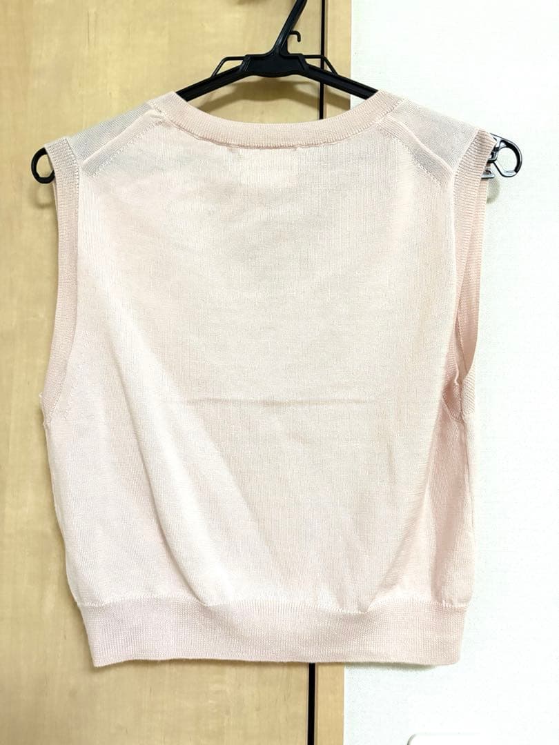 ⭐*︎様 シシクイ　完売品　ノースリーブＶネック　ピンク 百々千晴　バクト