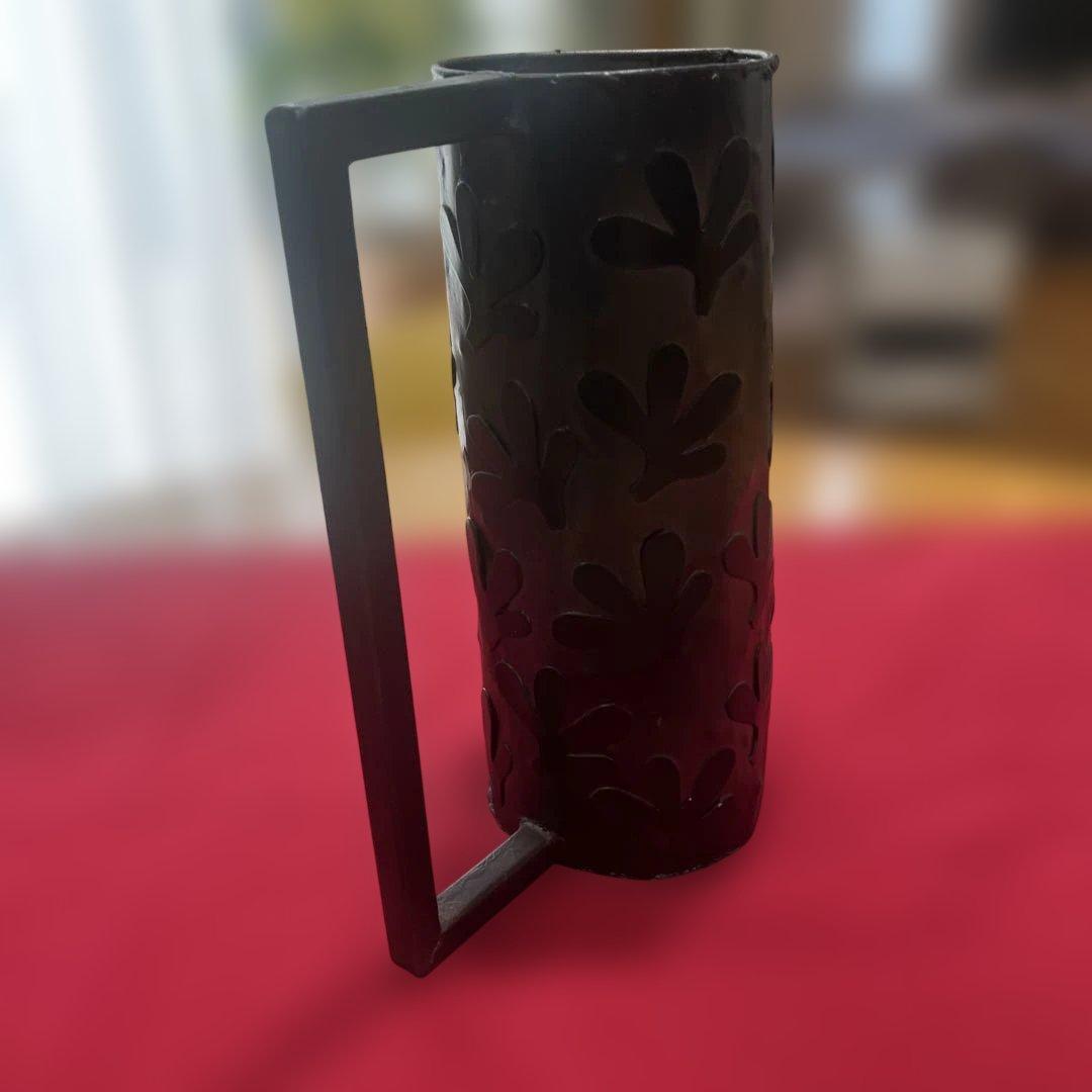 フローラルカットアウト金属花瓶　H 31センチ