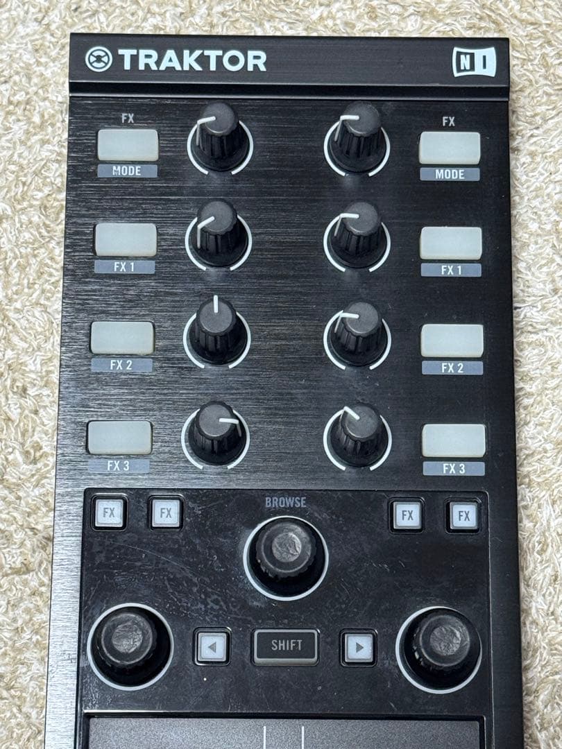 Traktor Kontrol X1 mk2 DJコントローラー