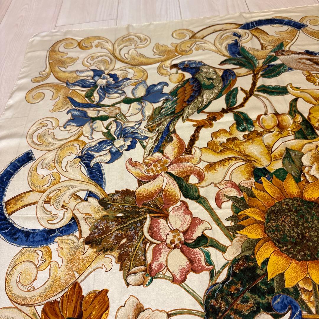 CHANEL 花柄 シルクスカーフ 90cm