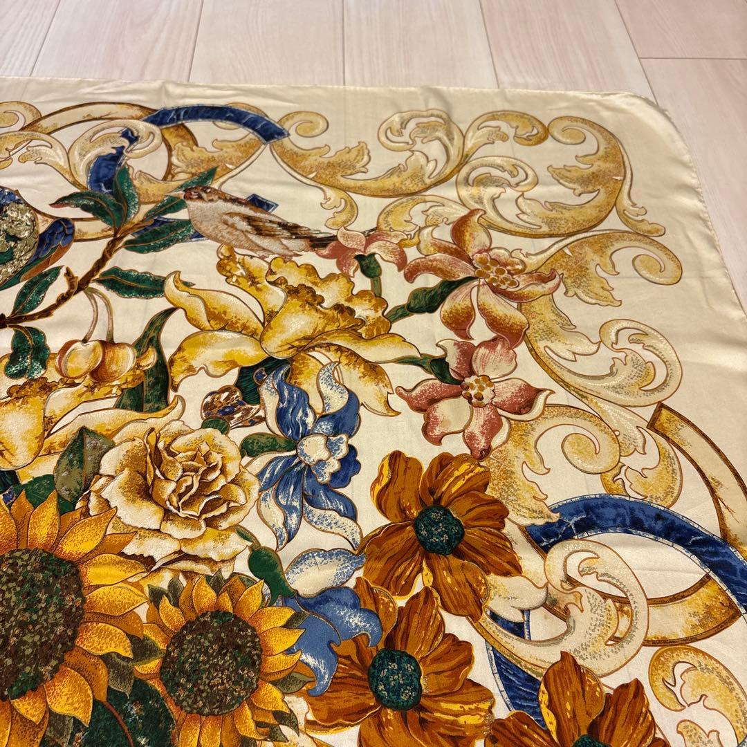 CHANEL 花柄 シルクスカーフ 90cm