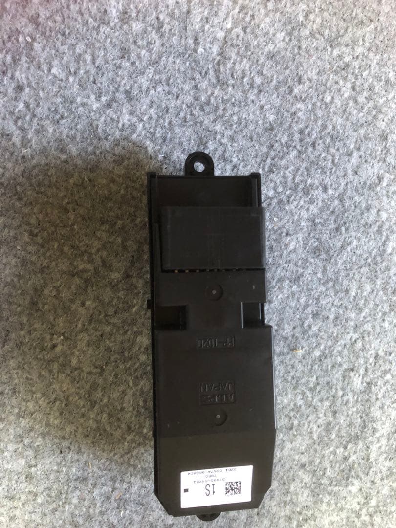 スズキ　エブリィ　DA17V DA17W パワーウインドウメインスイッチ