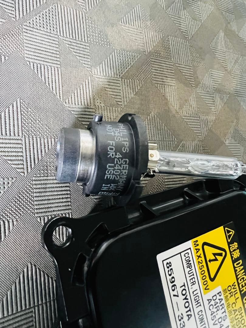 プリウス ZVW30 HIDバラスト