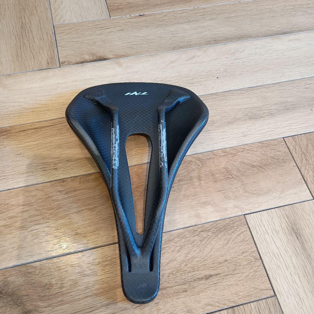 TNI ERGONOX カーボンサドル CADEX AMP