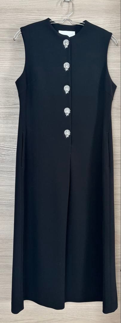 Embroidered Buttonholes スリーブレスドレス　ワンピース