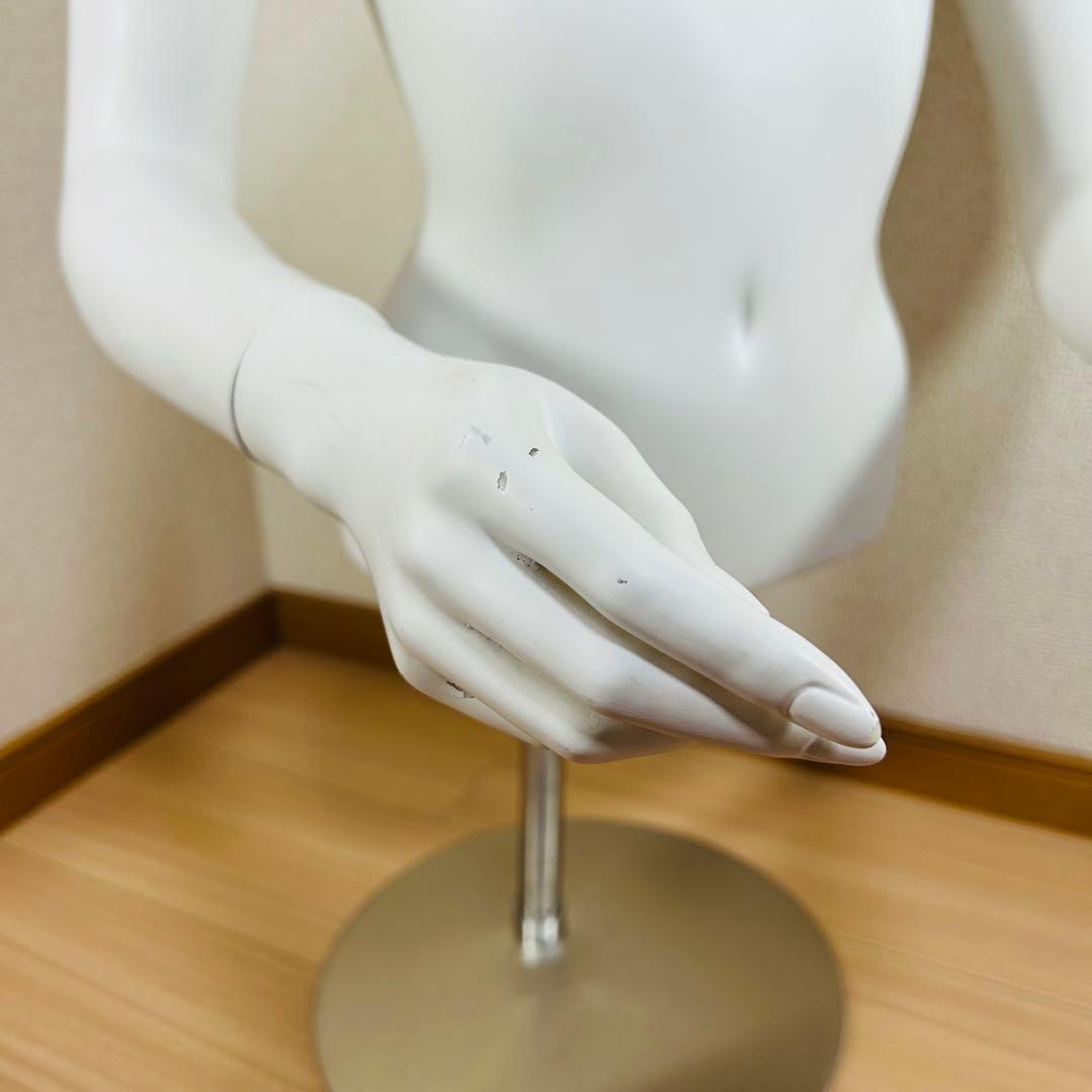 アーム　腕付白マネキン　トルソー　女性　上半身モデル　ディスプレイ　展示　①